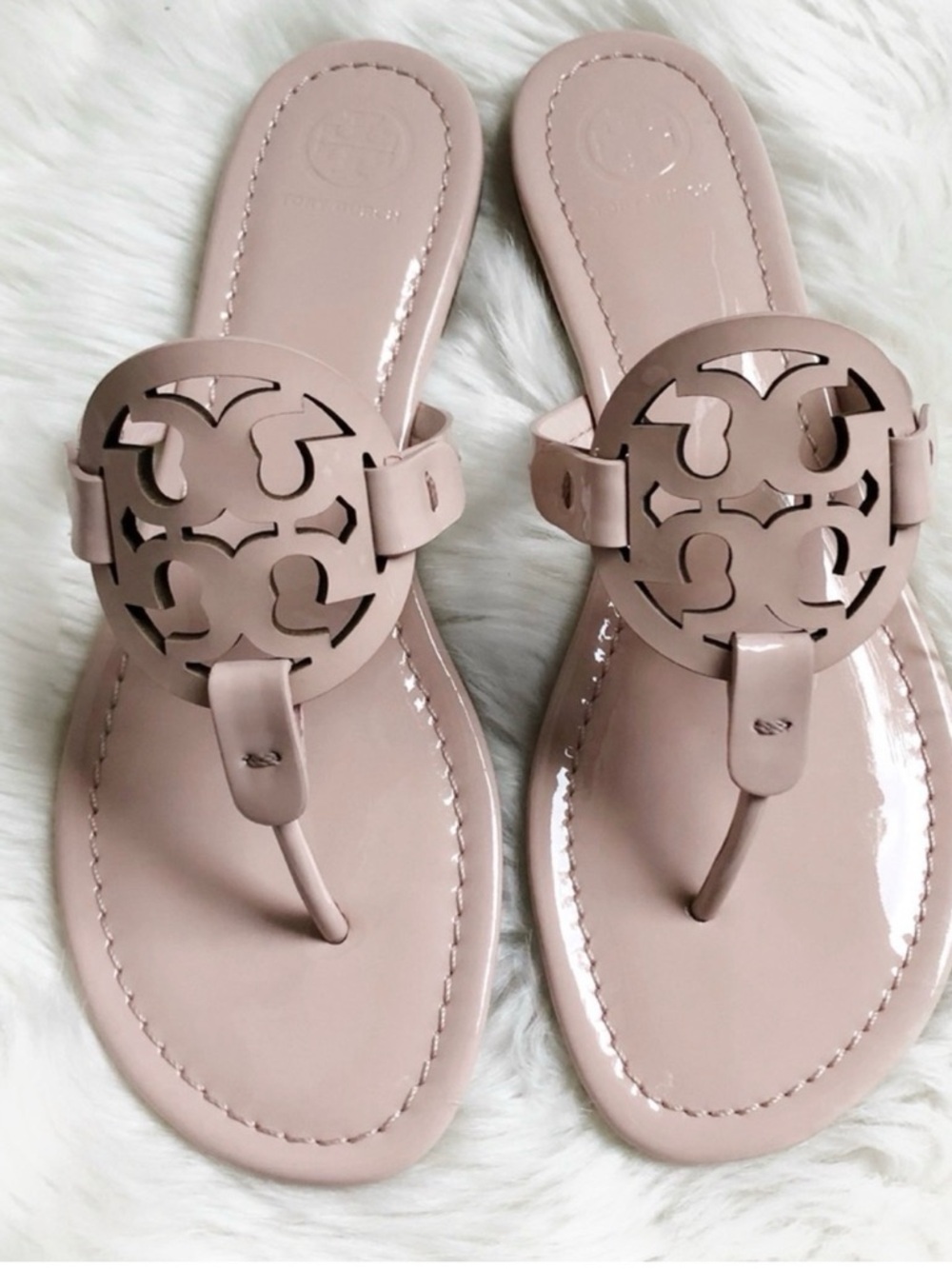 Tory Burch Patent Leather Logo Thong Sandals in Nude Pink